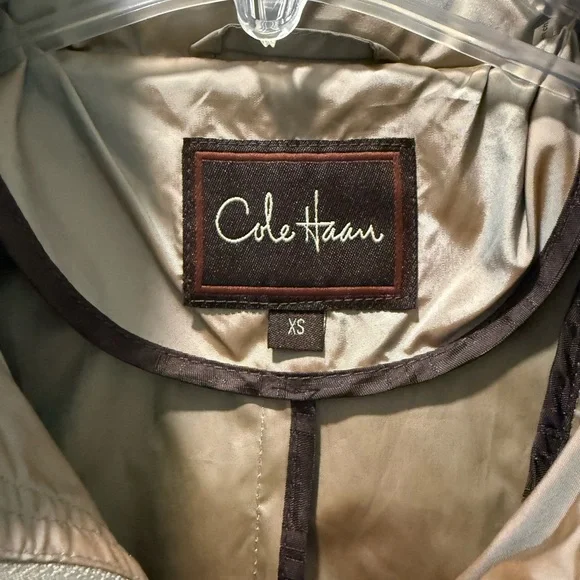 Cole Haan Chic Rain Coat with back bow & hideaway hood. Iridescent beige in XS. - Picture 3 of 13